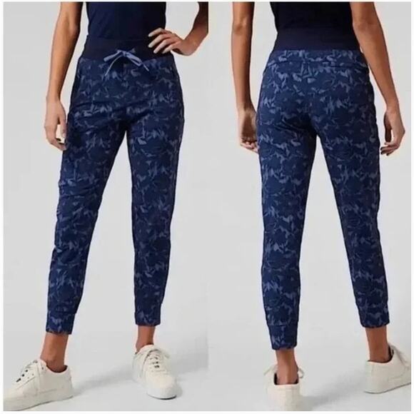 ATHLETA Trekkie North Jogger Ethereal Bloom Cottage Blue Floral Sz 14 {FF48} - Picture 1 of 5